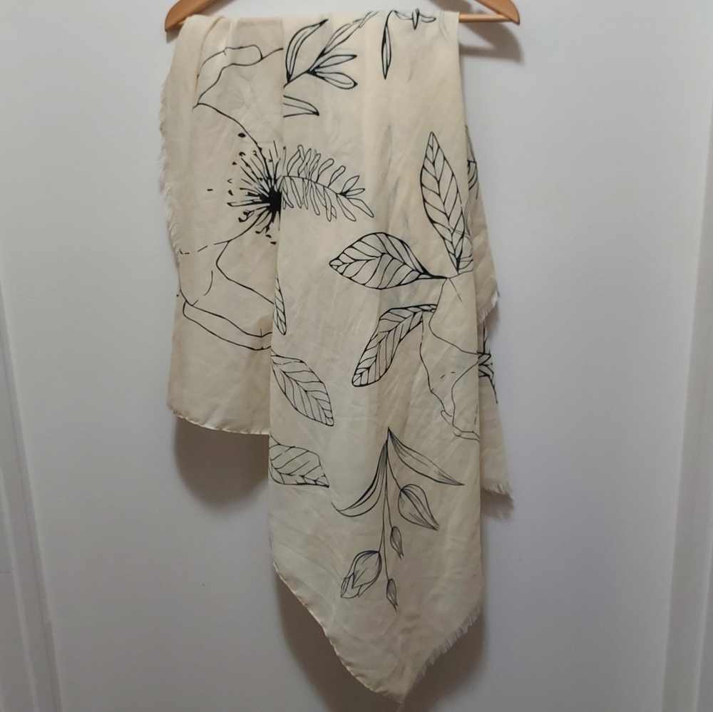 Beautiful scarf - Picture 4 of 4